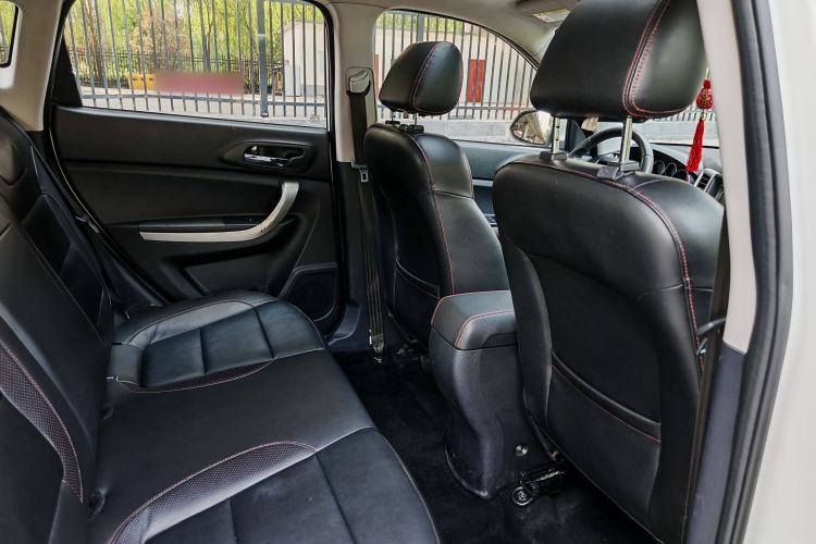 Used CHANGAN CS35 2012 1.6L Manual Luxury Model China IV Standard
