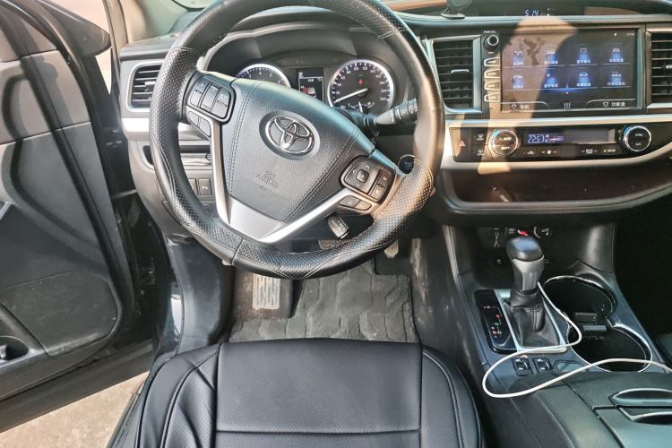 Used Toyota Highlander 2018 2.0T Four-Wheel Drive Luxury Version 7 Seats China VI Standard
