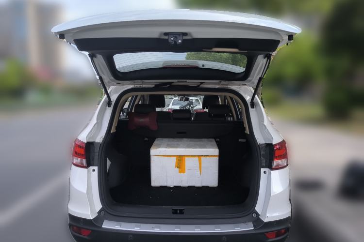 Used Dongfeng Aeolus AX7 2015 2.0L Manual Zhiyi Trim Trunk