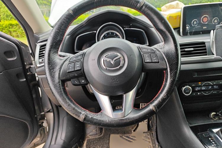 Used Mazda 3 Axela 2014 Hatchback 2.0L Automatic Flagship Model Steering Wheel