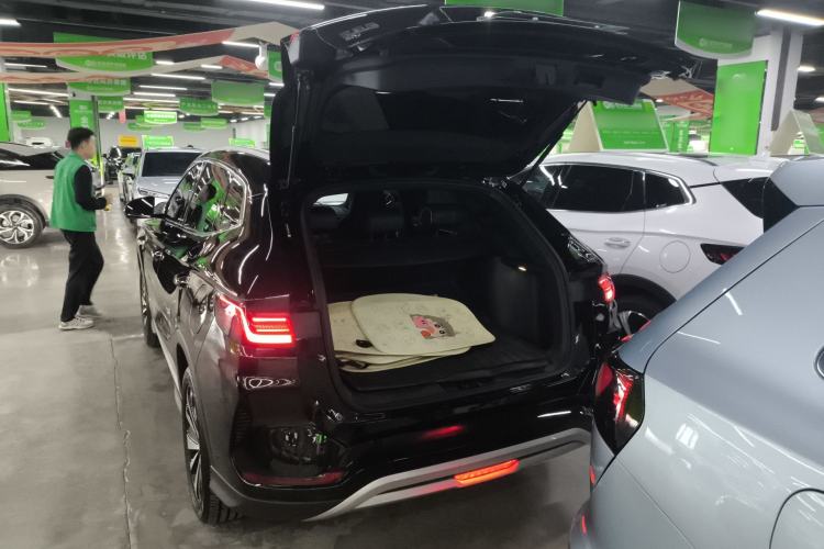 Used BYD Song PLUS New Energy 2024 Honor Edition EV 520km Luxury Model Trunk