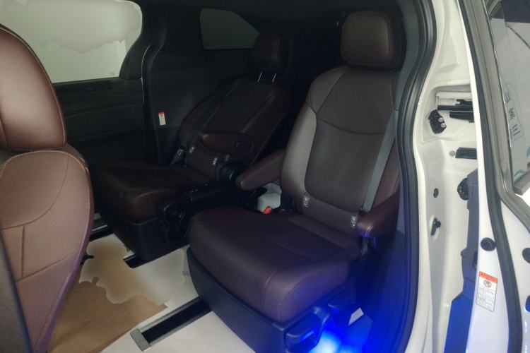 Used Toyota Granvia 2024 2.5L Hybrid Prestige PLUS Four-Wheel Drive Version Left Rear Seat