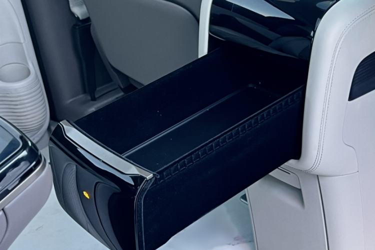 Used Denza D9 2022 DM-i 1040 Prestige Model