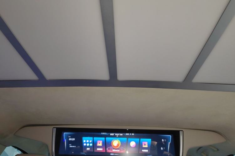 Used Mercedes-Benz Vito 2023 2.0T Elite Version 7 Seats Headliner