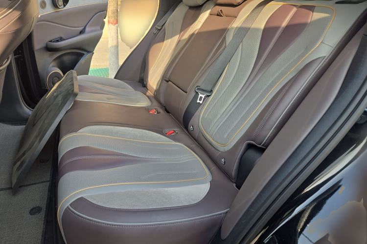 Used BYD Frigate 07 2023 DM-p 175 km Four-Wheel Drive Flagship Model Left Rear Seat