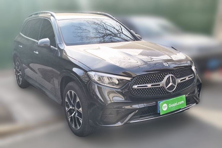Used Mercedes-Benz GLC 2023 Facelift GLC 260 L 4MATIC Luxury Version 5 Seats Front Right 45 Deg