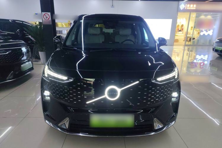 Used Volvo EM90 2025 Ultra Six-Seater Front