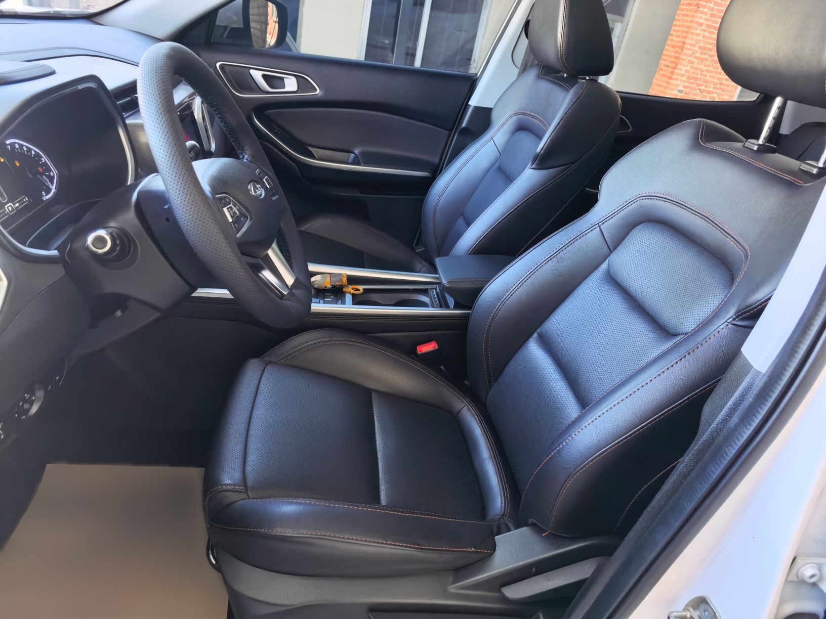 Переднее сиденье в автомобиле