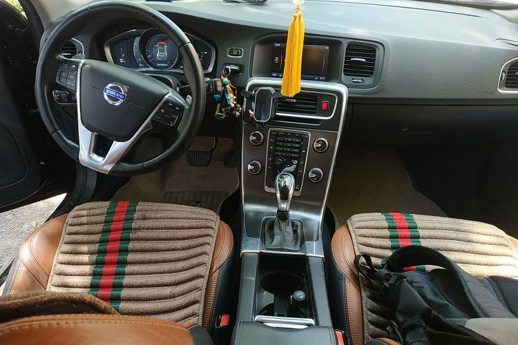 Used Volvo V60 2014 T5 Zhiya Edition
