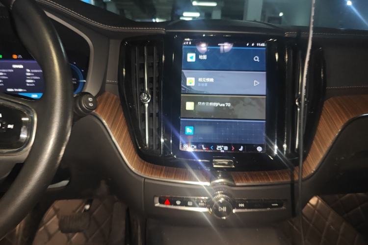 Used Volvo XC60 New Energy 2022 T8 Plug-in Hybrid All-Wheel Drive Smart Luxury Edition Audio And AC Panel