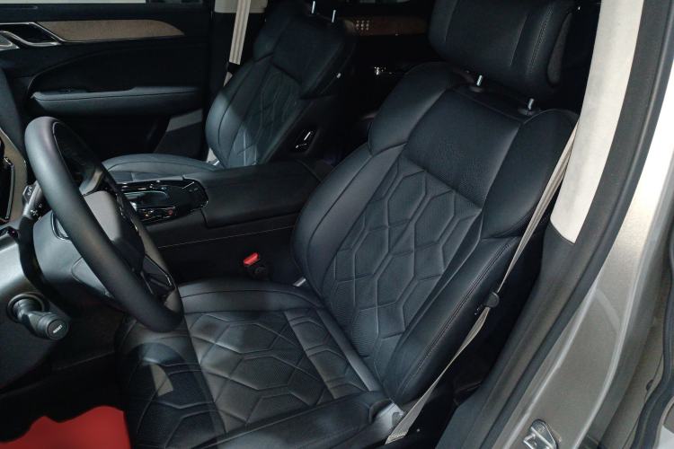 Used Volvo EM90 2025 Ultra Six-Seater
