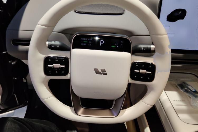 Used Li Auto i6 2025 Model Four-Wheel-Drive Standard Type
