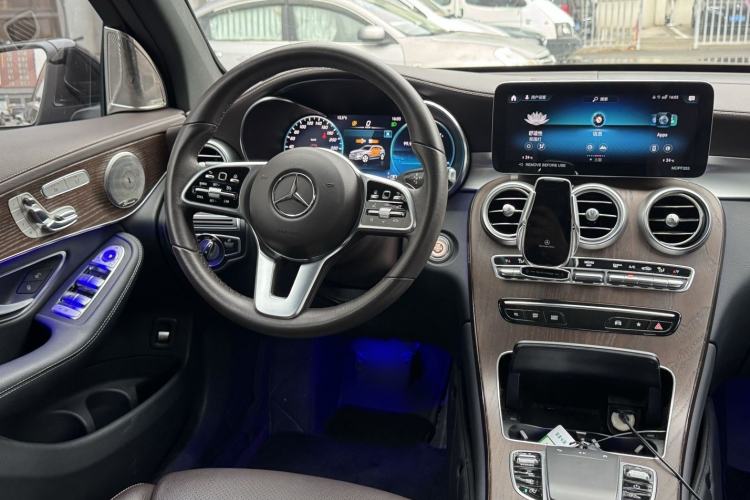 Used Mercedes-Benz GLC 2022 Second Facelift GLC 260 L 4MATIC Luxury Edition Interior 3