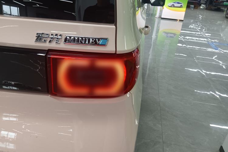 Used Wuling Hongguang MINIEV 2021 Macaron Premium Model – Lithium Iron Phosphate Right Rear Taillight