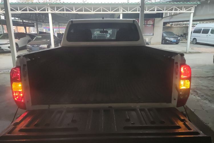 Used Nissan Navara 2017 2.5L Automatic 2WD Luxury Edition QR25
