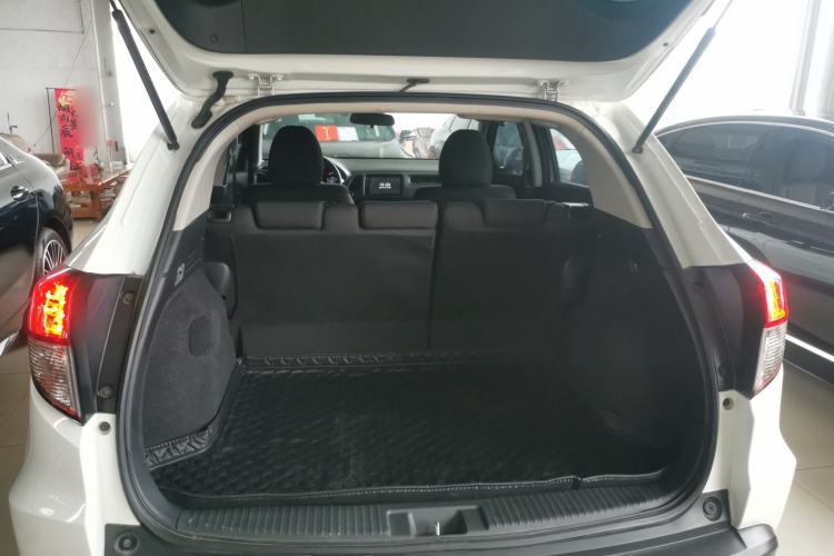 Used Honda Vezel 2020 220 TURBO CVT Elite Edition Trunk