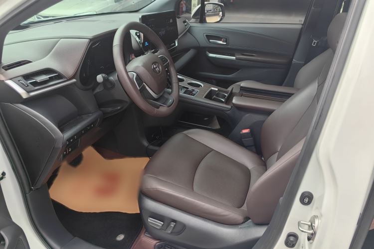 Used Toyota Granvia 2024 2.5L Hybrid Prestige PLUS Four-Wheel Drive Version