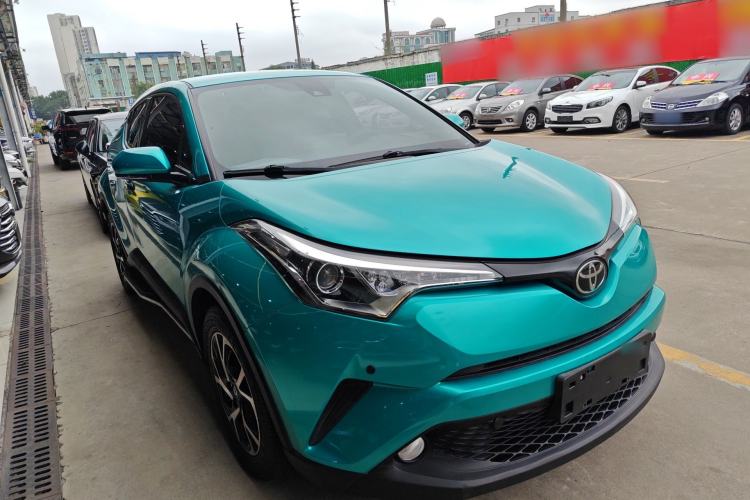 Used Toyota C-HR 2018 2.0L Leading Edition China VI Front Right 45 Deg