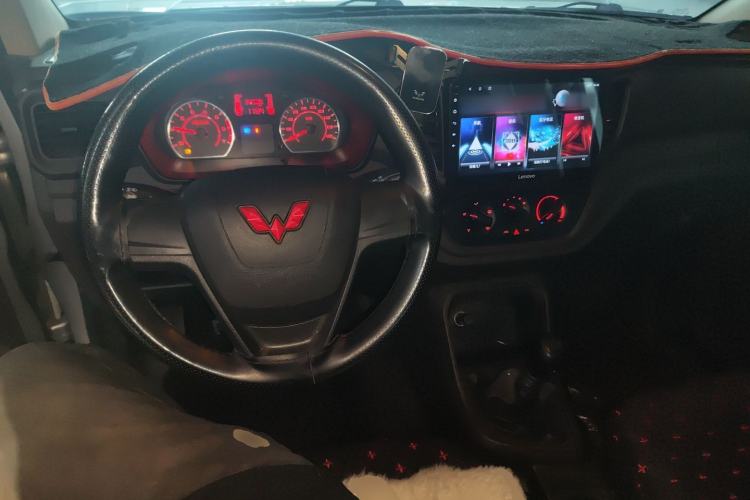 Used Wuling Hongguang V 2022 1.5L Jingqu Edition Enclosed-Window Vehicle with Electric Power Steering LAR