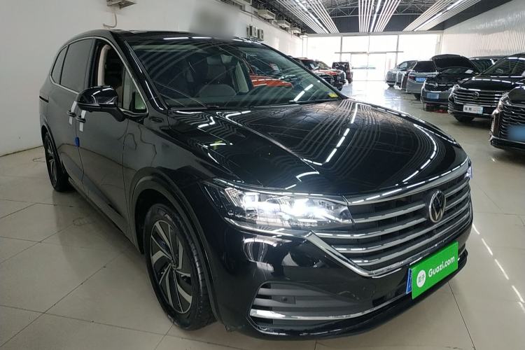 Used Volkswagen Viloran 2024 380TSI Luxury Edition Front Right 45 Deg