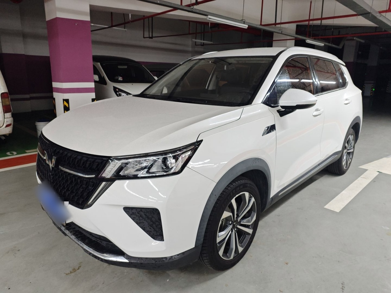 Под передней частью автомобиля