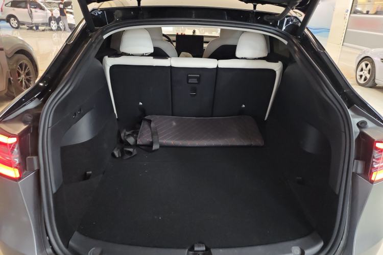 Used Tesla Model Y 2023 Rear-Wheel-Drive Version
