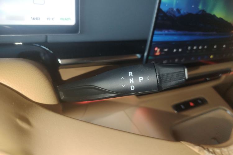 Used VOYAH Dream 2025 PHEV Four-Wheel-Drive Flagship Kunpeng Edition
