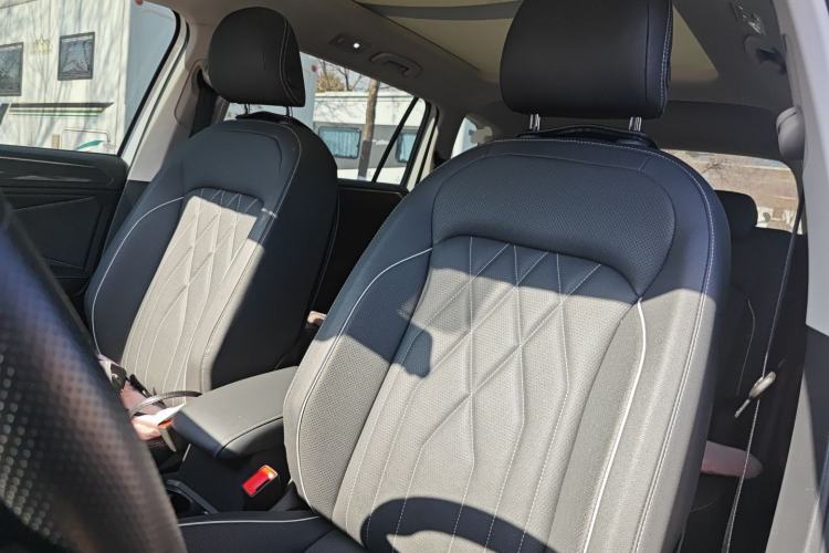 Used Volkswagen Tiguan L 2023 330TSI Automatic Two-Wheel Drive R-Line Enjoyment Edition