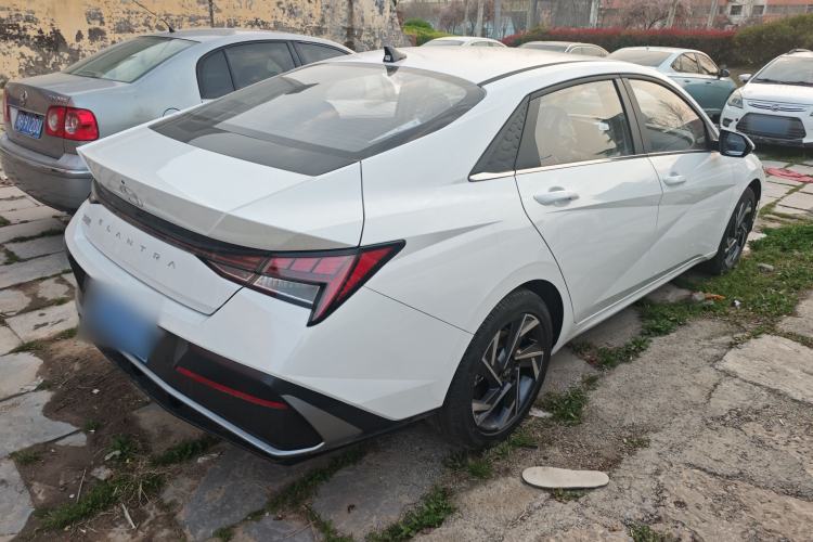 Used Hyundai Elantra 2023 1.5L CVT LUX Prestige Edition
