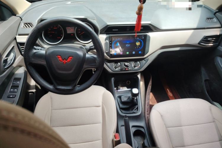 Used Wuling Hongguang 2021 1.5L S Standard Version LAR Center Console