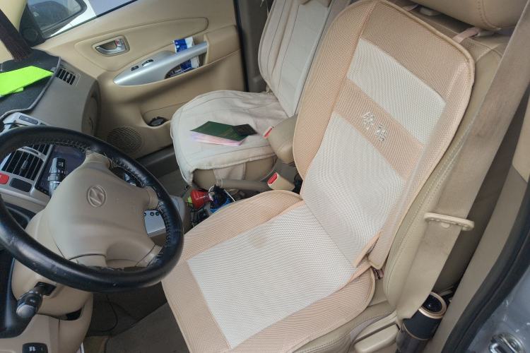 Used Hyundai Tucson 2009 2.0L Automatic Two-Wheel Drive with Sunroof Left Front Seat