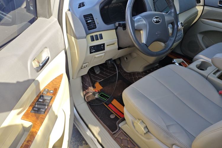 Used BYD M6 2013 2.0L Manual Comfort Edition
