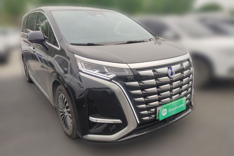 Used Denza D9 2024 DM-i 980 Four-Wheel Drive Prestige Model Front Right 45 Deg