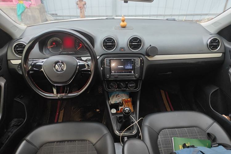 Used Volkswagen Jetta 2017 1.5L Manual Comfort Model Center Console