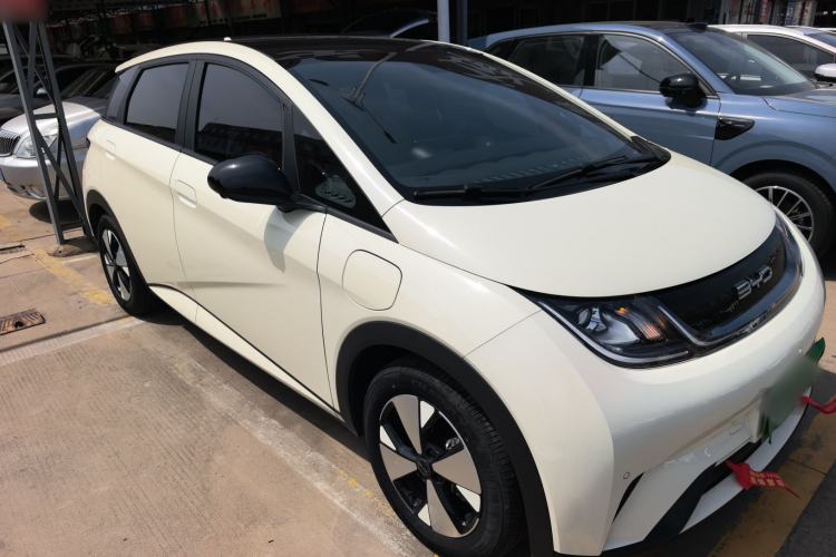 Used BYD Dolphin 2023 420 km Fashion Edition Front Right 45 Deg