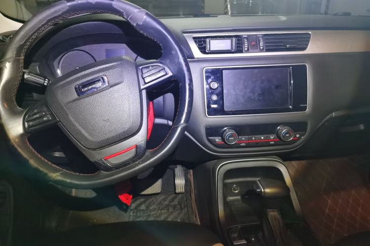 Used Qoros 5 2017 1.6T Automatic Prestige Model Center Console