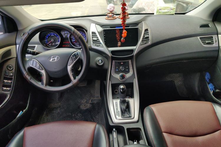 Used Hyundai Elantra (5th Generation / Langdong) 2012 1.6L Automatic Fashion Edition Center Console