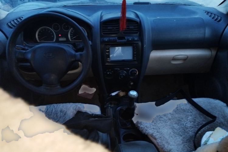 Used Huatai Santa Fe Classic 2012 2.0L Gasoline Manual Two-Wheel Drive with Sunroof
