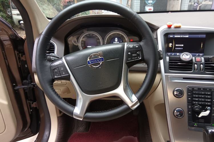 Used Volvo XC60 2011 2.0T ZhiZun Edition Steering Wheel