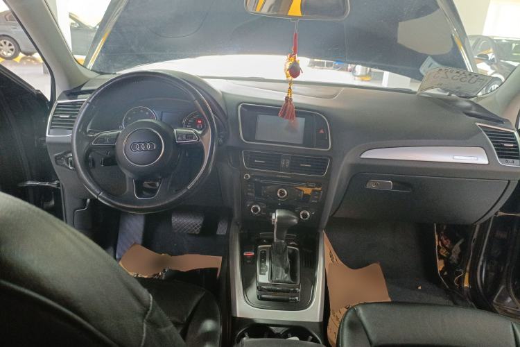 Used Audi Q5 2013 40 TFSI Technology Edition Center Console