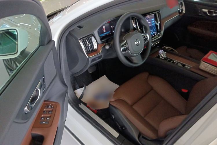 Used Volvo V60 2024 B5 Zhiyuan Luxury Edition
