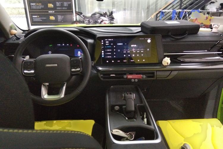 Used Haval X DOG 2022 1.5T DCT Two-Wheel Drive Trendy Edition Center Console