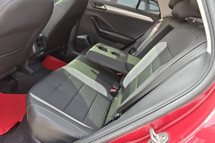 Used Volkswagen T-ROC 2019 230TSI DSG Two-Wheel-Drive Advanced Version China VI Standard Left Rear Seat