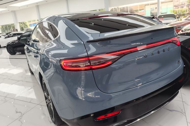 Used Hima Luxeed R7 2024 All-Electric 667 km Max
