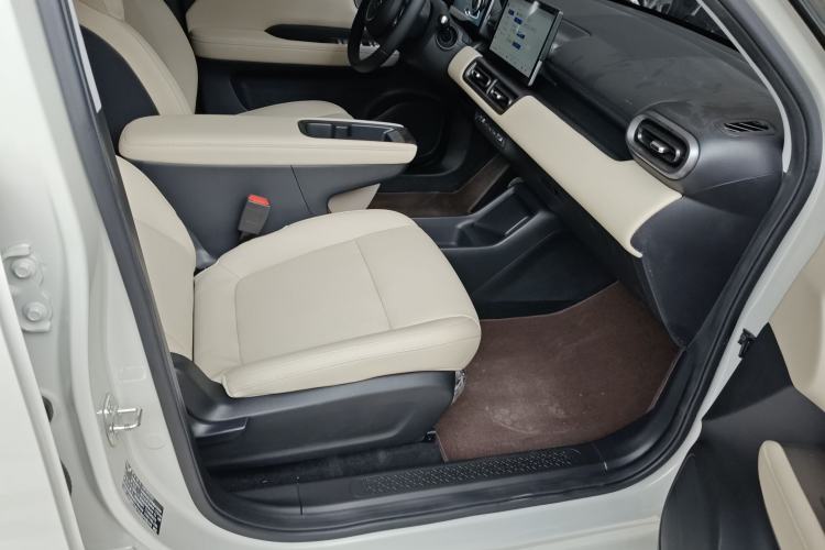 Used Wuling Bingo PLUS 2024 510 km Range 5-Seater Version Right Front Seat