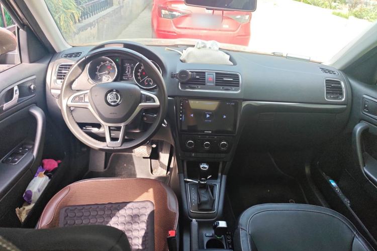 Used Skoda Yeti 2017 TSI280 DSG Car Enjoy Brothers Edition Center Console