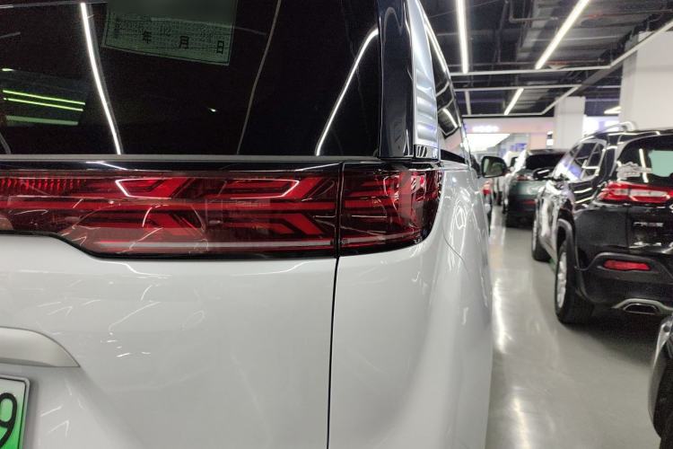 Used Denza D9 2025 DM-i Intelligent Drive 1020 Four-Wheel Drive Flagship Model