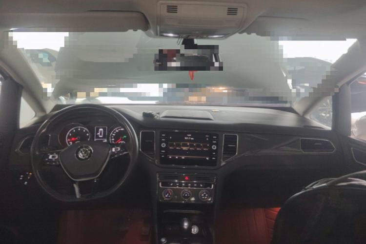 Used Volkswagen Golf Sportsvan 2018 230TSI Automatic Luxury Model Center Console