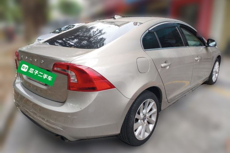 Used Volvo S60 2015 S60L 2.0T Zhiyuan Edition
