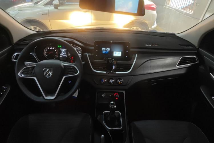 Used Baojun 730 2019 1.5L Manual Fashion Model 7-seater China VI